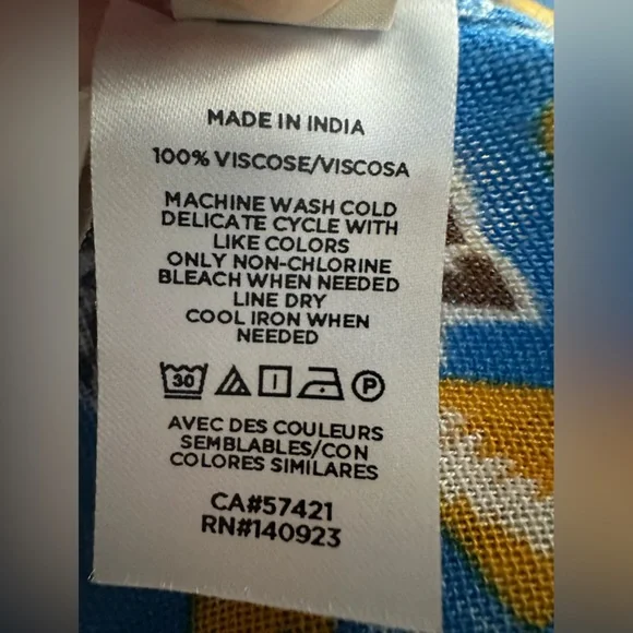 NWT! 4 for $20 - Women’s Blue, Yellow & White Leaf Print Loft Fashion Scarf 💙 - Picture 4 of 5